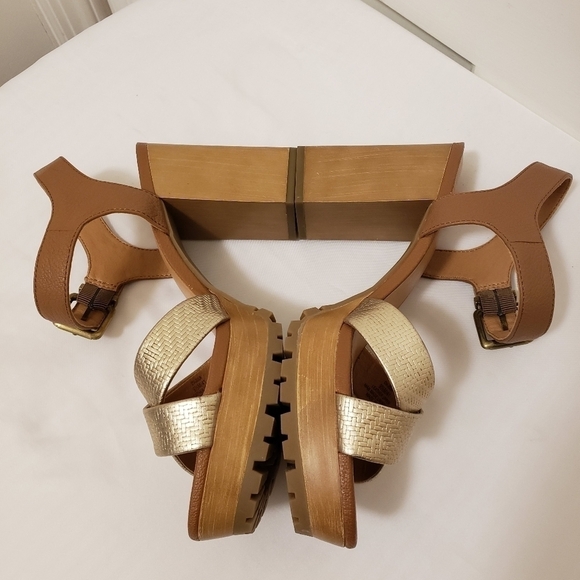 EUC Crown Vintage Goldtone & Beige LeatherPlatform Heels Size 9.5 - Picture 6 of 13